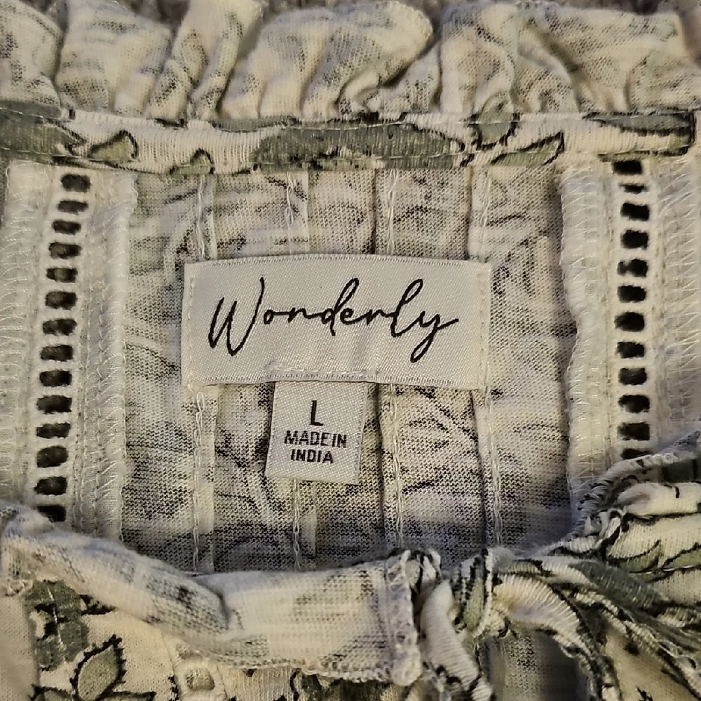 D4🔹️Wonderly Floral Blouse - Green and White - Picture 2 of 7